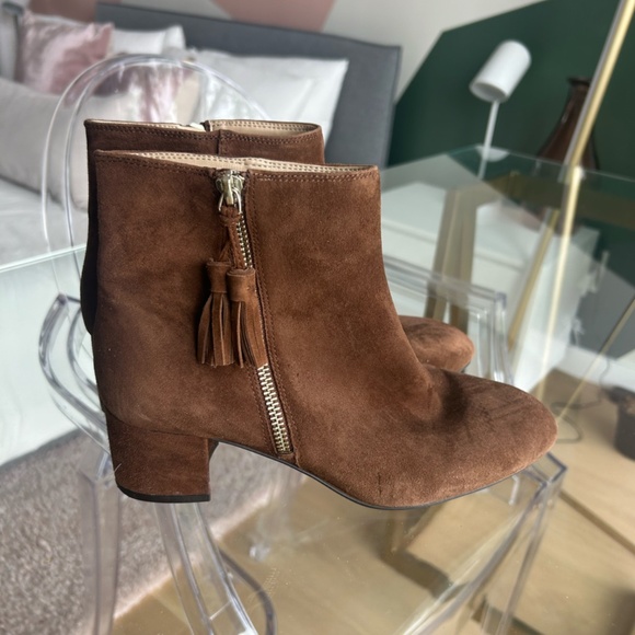 Ann Taylor - Kyle Brown Suede Bootie - Size 8.5 - Picture 6 of 6